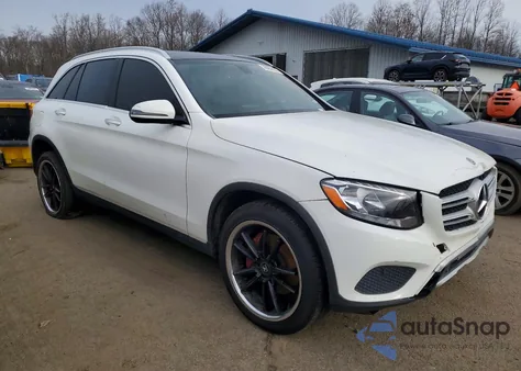 2017 Mercedes-Benz Glc 300 4Matic z USA, uszkodzony, nr VIN WDC0G4KB4HV006975
